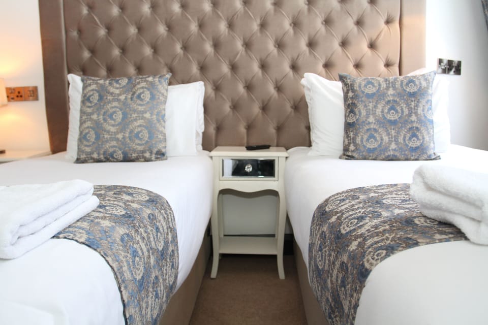 Classic Twin Room | Iron/ironing board, free WiFi, bed sheets