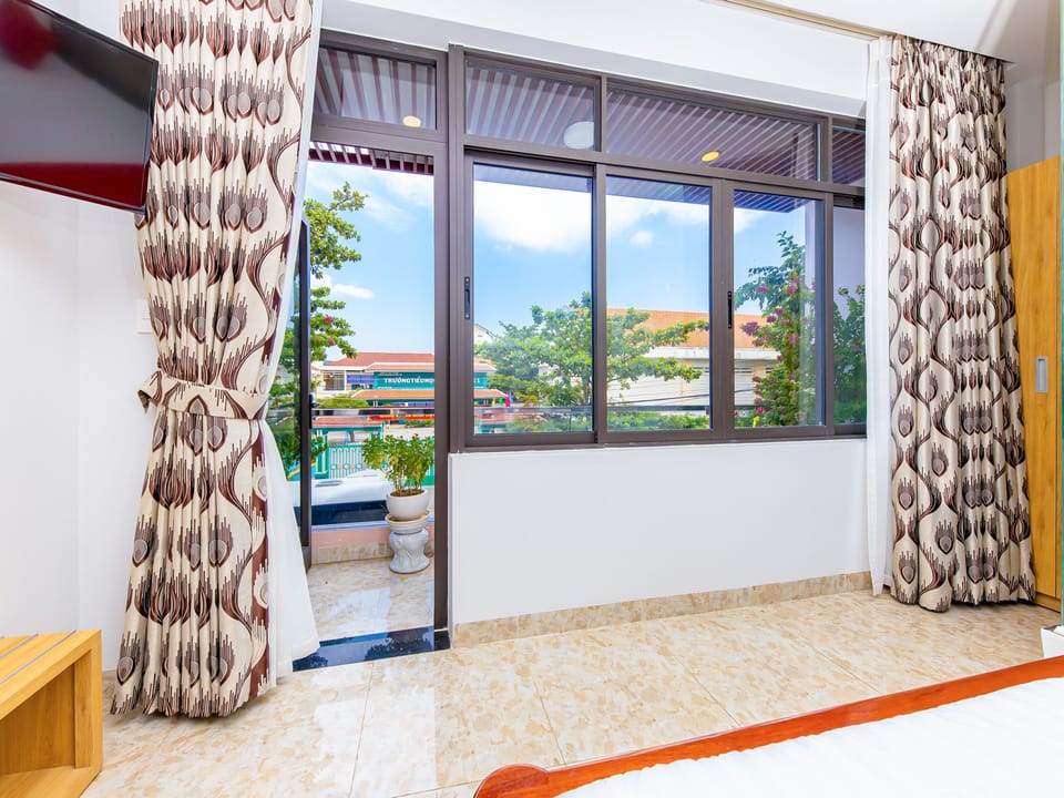 Deluxe Double Room Single Use | Minibar, desk, free WiFi, bed sheets