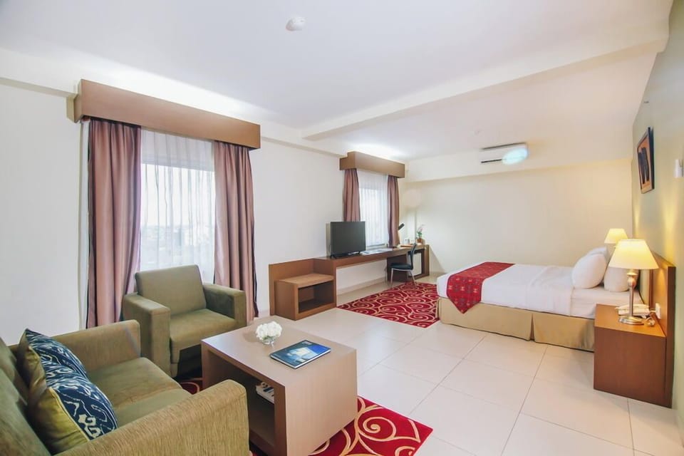 Suite | Minibar, desk, soundproofing, WiFi (free)