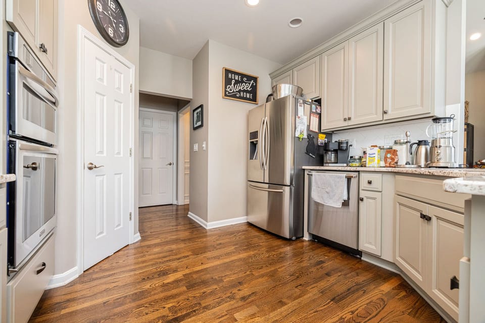 Chef's Kitchen with All the Cooking Tools you need! 