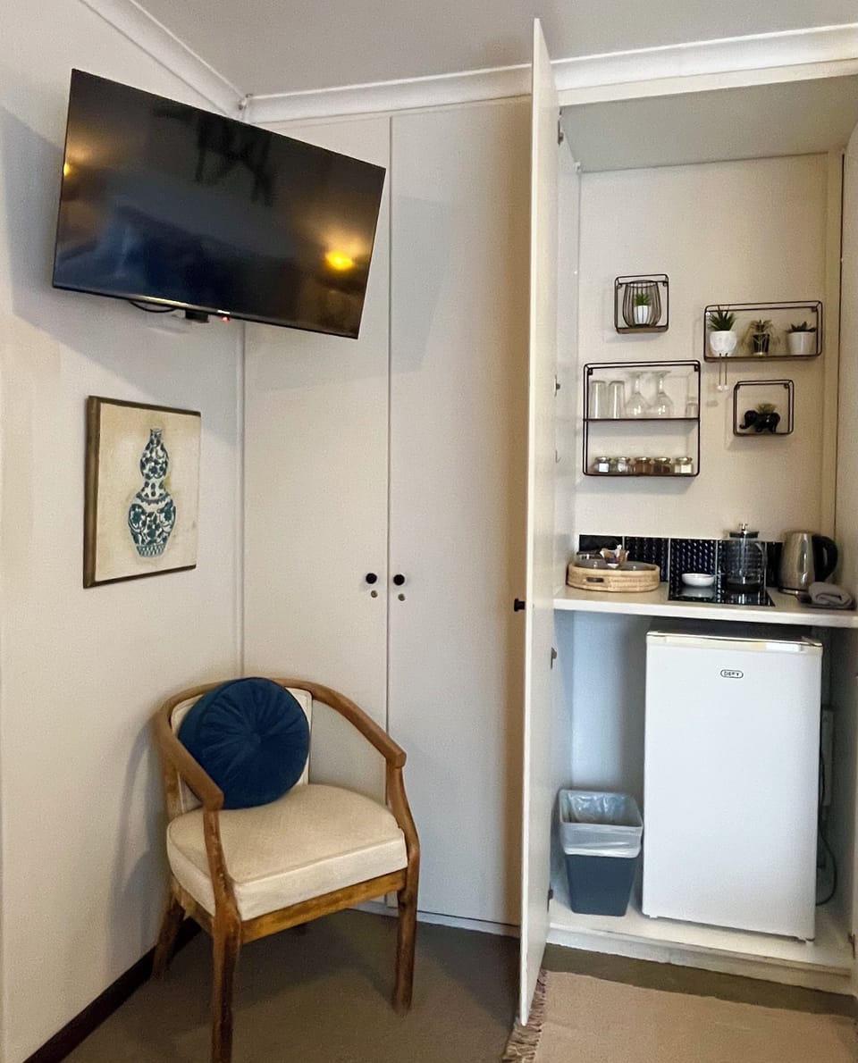 Comfort Double Room | Free WiFi, bed sheets