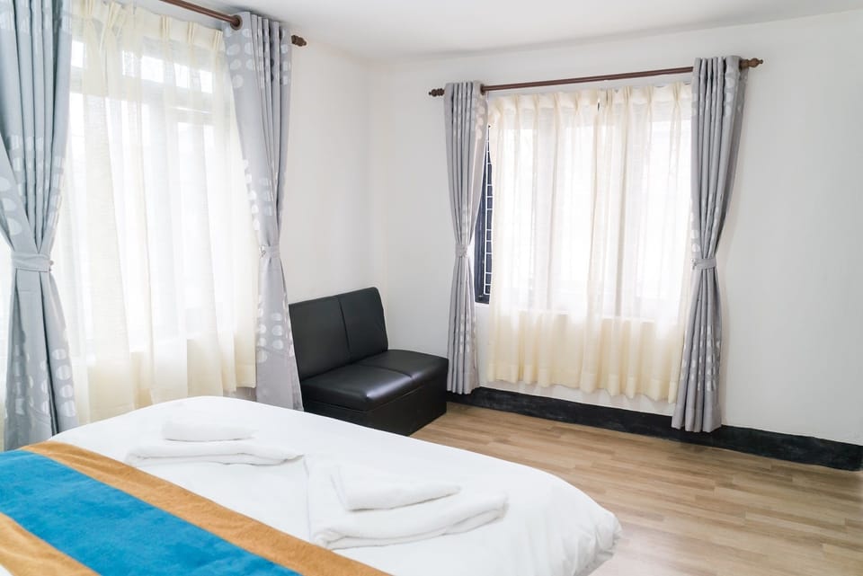 Deluxe Double Room, 1 Queen Bed, Non Smoking, Corner | In-room safe, desk, laptop workspace, free WiFi