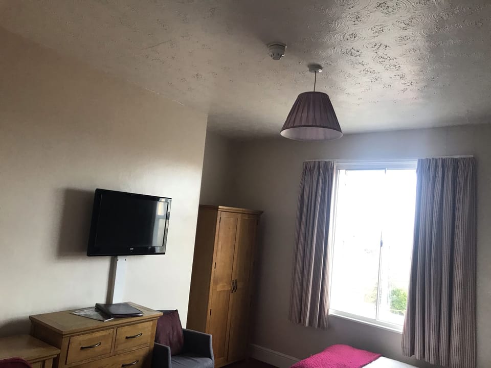 Family Room (Russet Room) | Desk, iron/ironing board, free cribs/infant beds, free WiFi
