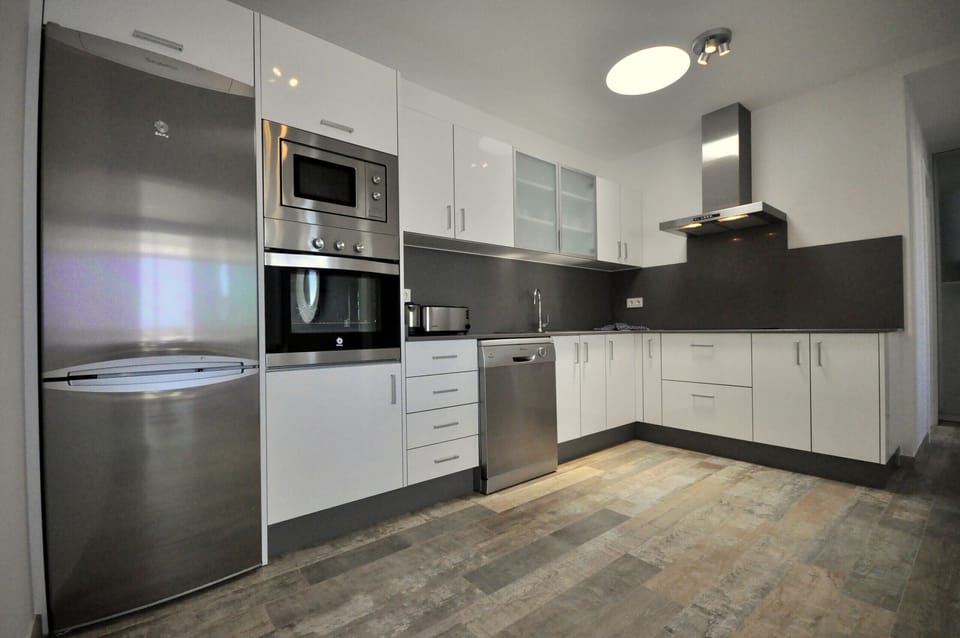 For the chefs: modern and spacious kitchen, equipped with stainless steel appliances.