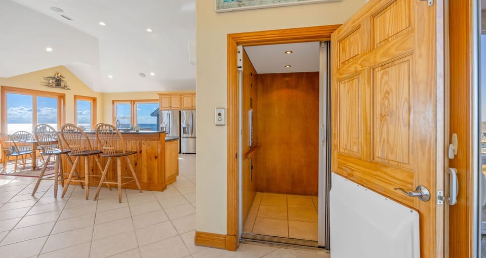 Surf or Sound Realty - 783 - Great Expectations - Elevator - Label