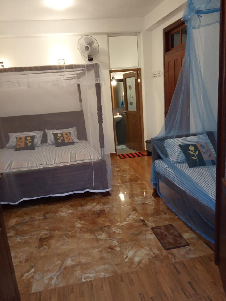 1 bedroom, individually decorated, individually furnished, desk