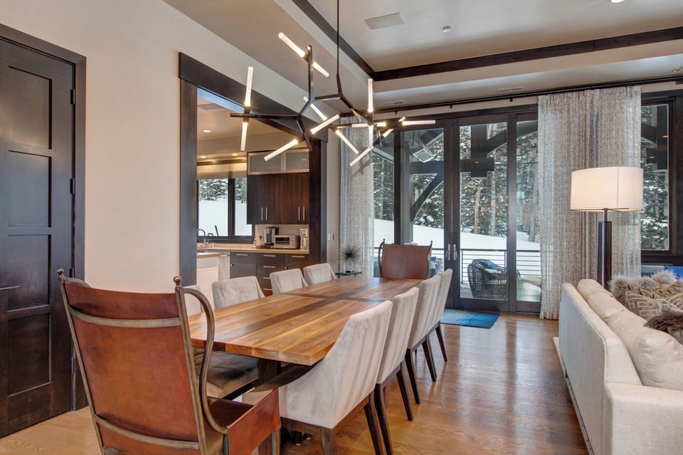Dining Area with Seating for 10