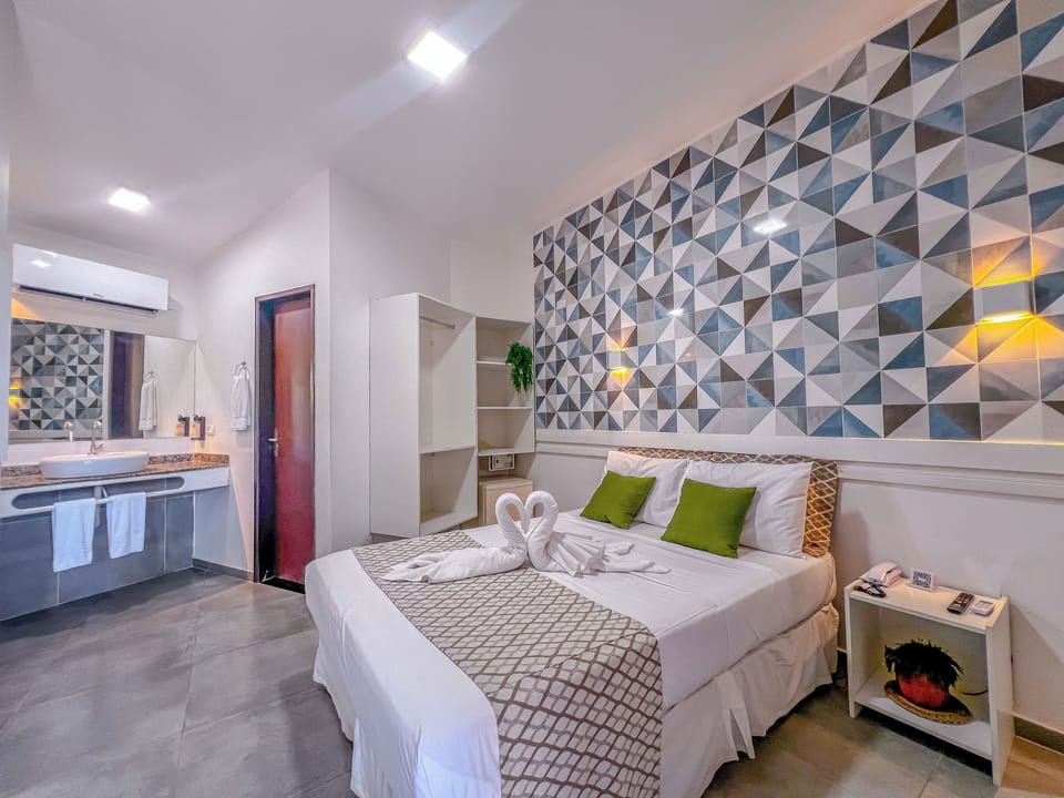 Standard Room | Minibar, in-room safe, individually furnished, free cribs/infant beds