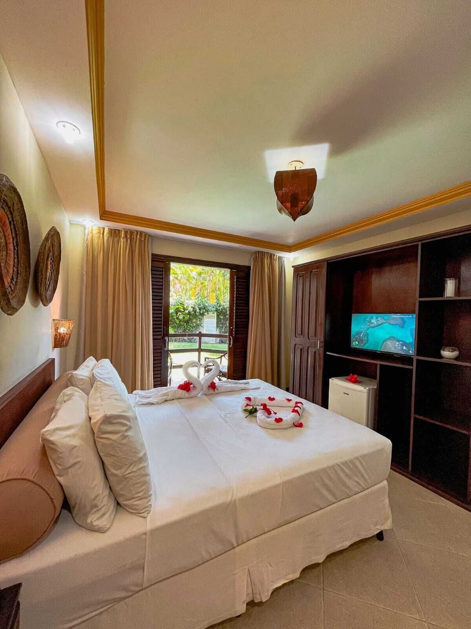 Superior Room | Minibar, in-room safe, individually furnished, free cribs/infant beds