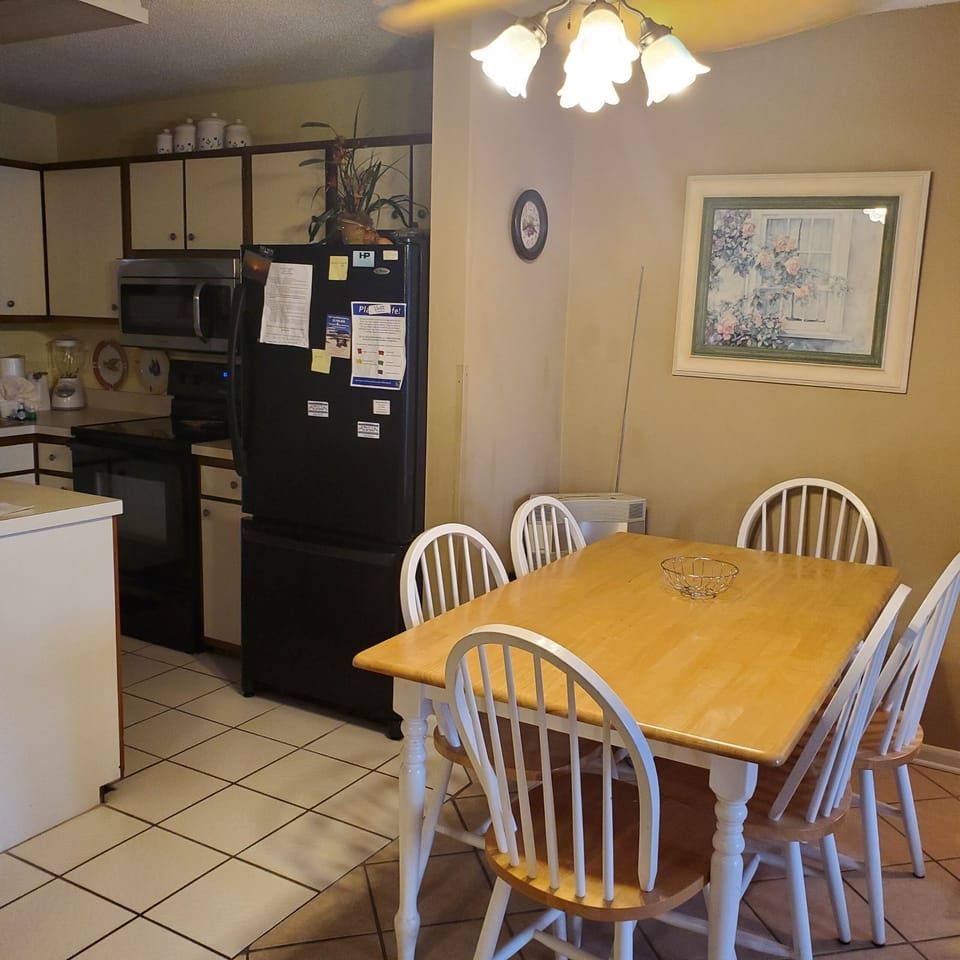 dining room table (seats 6)