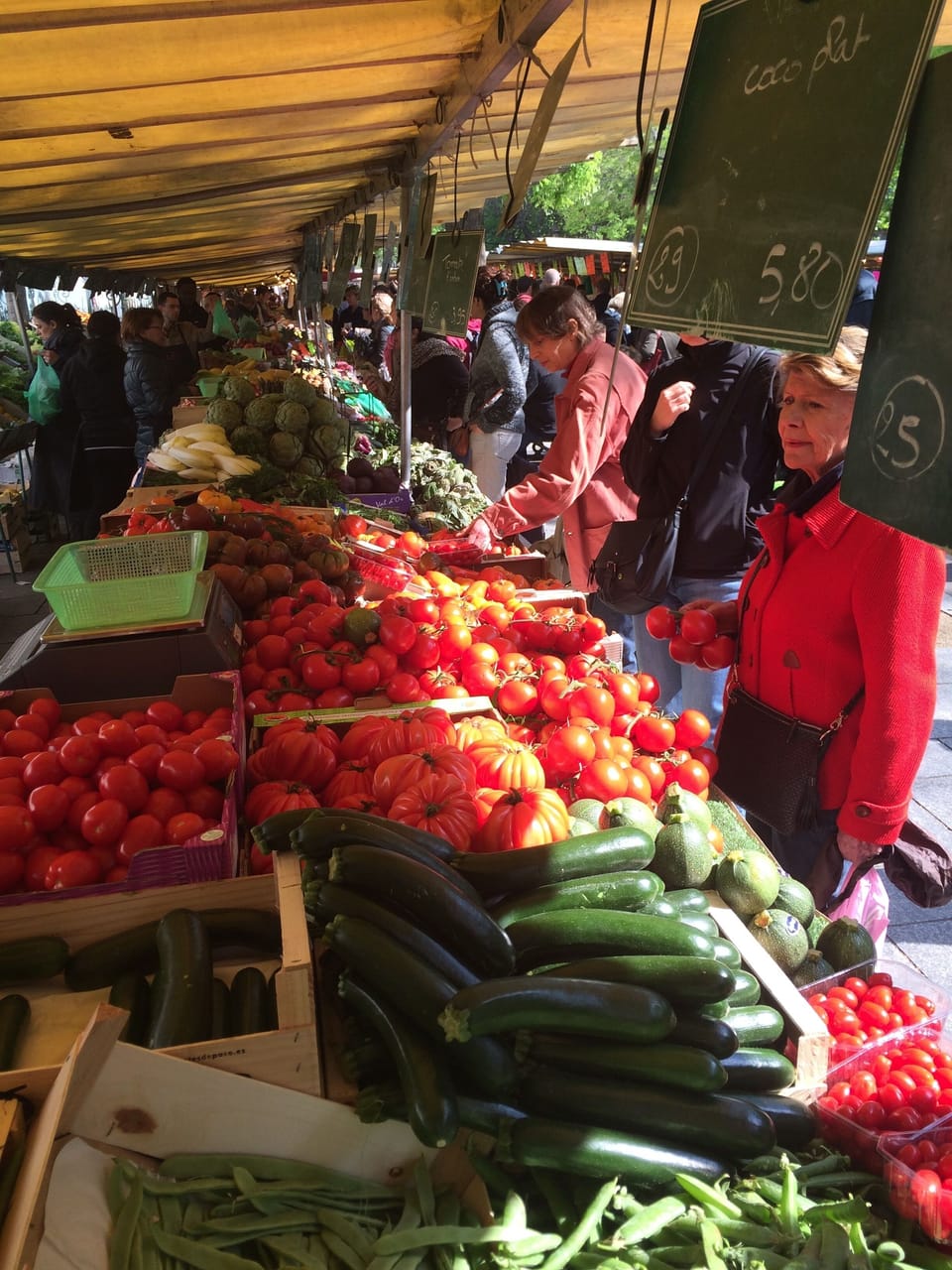 bastille market on thursdays and sundays 300 meters away