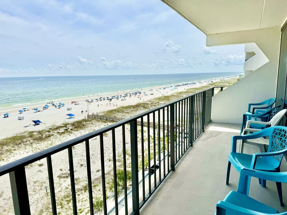 Angled balcony lets you have great sights down the beach.