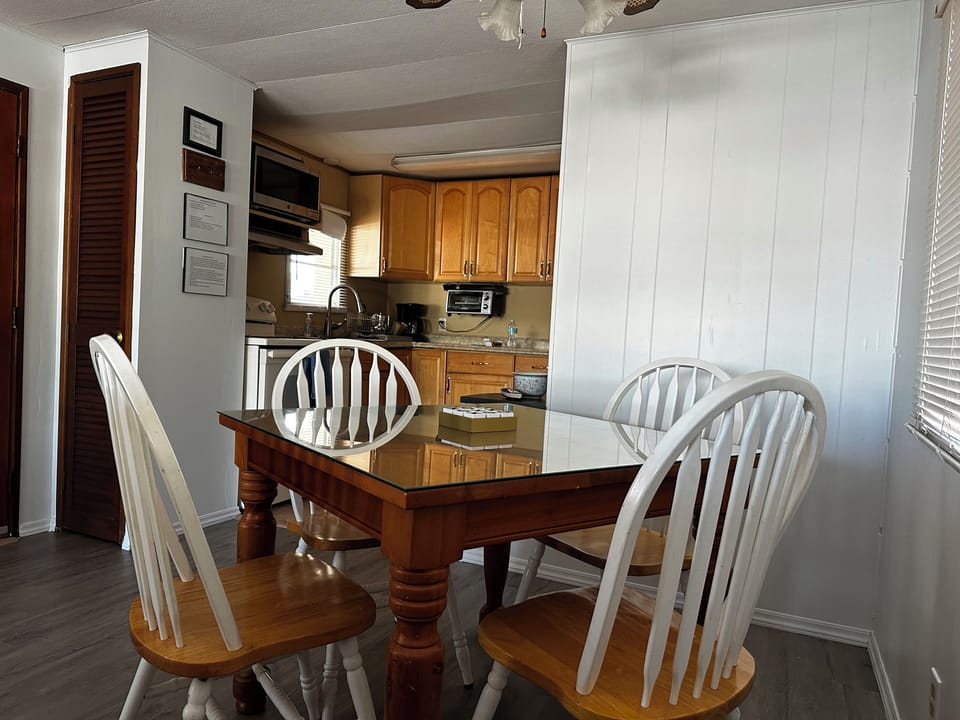 Dining room for 4