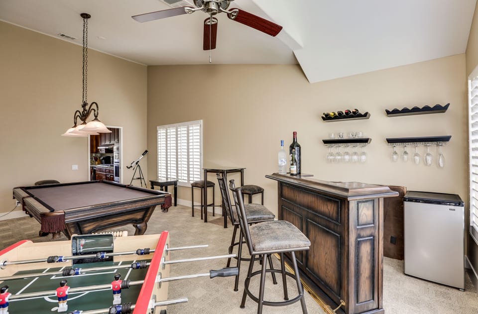 Game room with free-standing bar