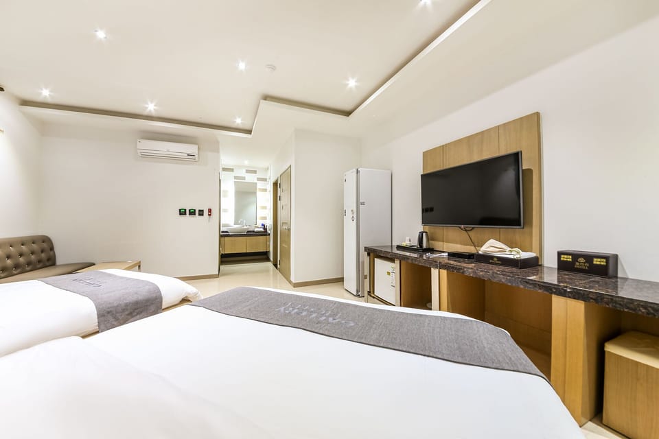 Twin Room | Blackout drapes, free WiFi