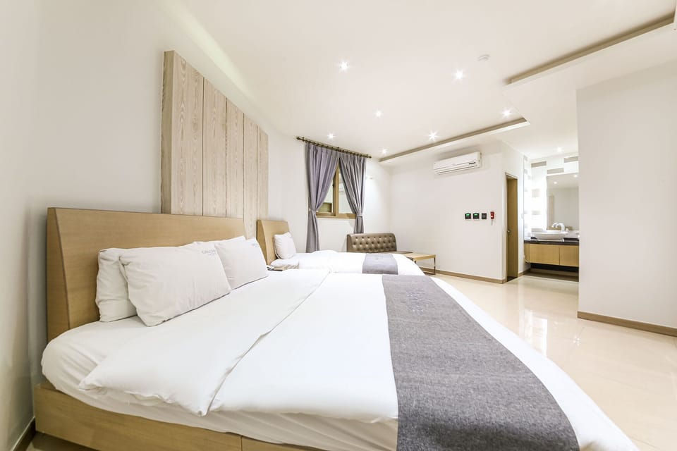Twin Room | Blackout drapes, free WiFi