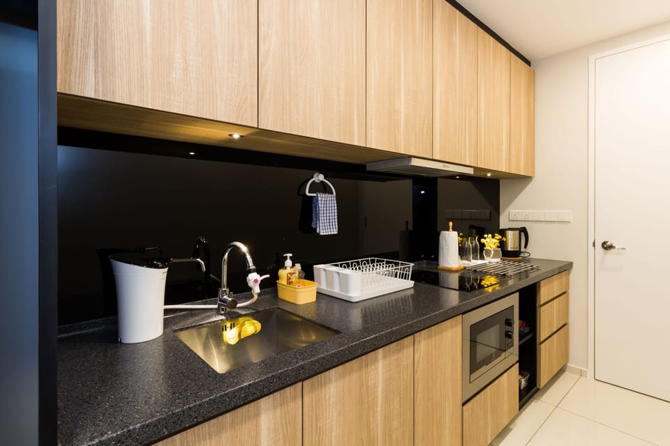 Studio B | Private kitchenette | Fridge, microwave, stovetop, electric kettle