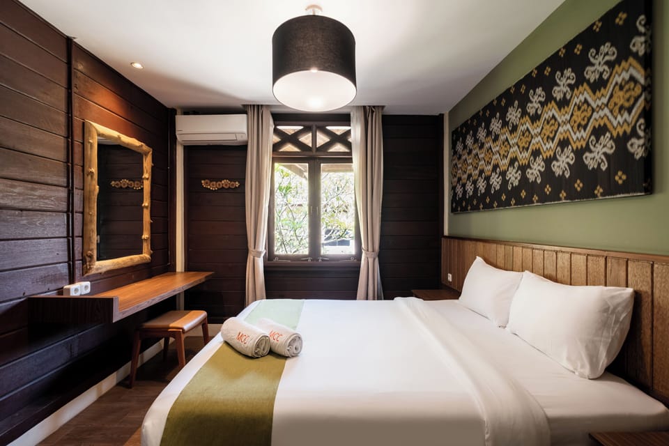 Royal Cottage, 4 Bedrooms | Desk, WiFi (free)