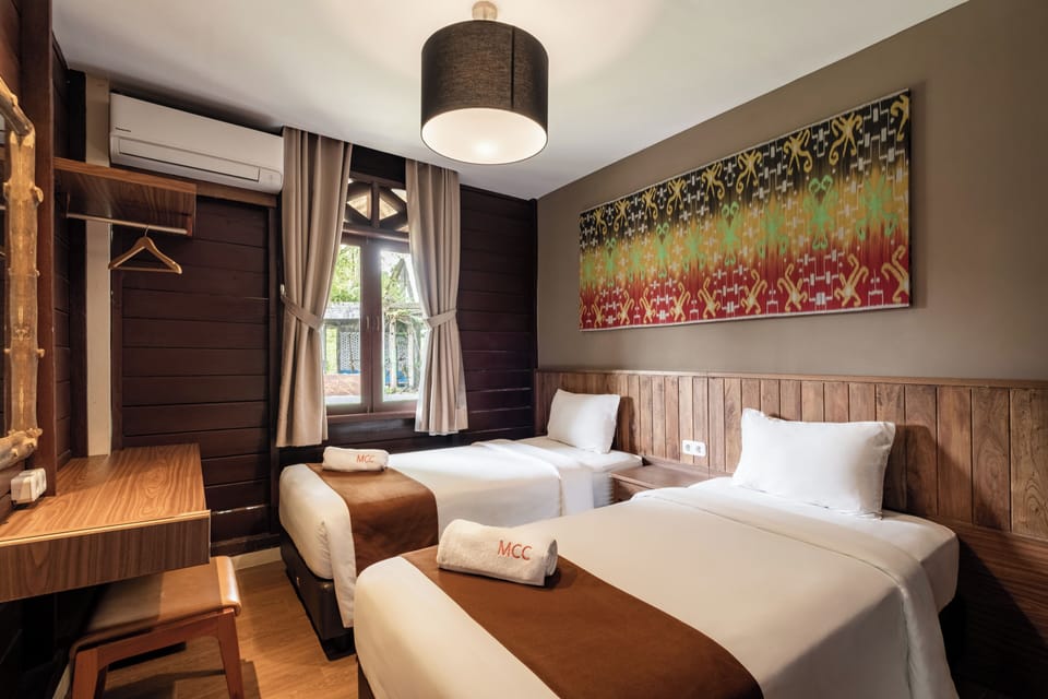 Royal Cottage, 3 Bedrooms | Desk, WiFi (free)