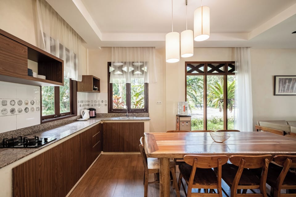 Royal Cottage, 4 Bedrooms | Private kitchen | Fridge, electric kettle