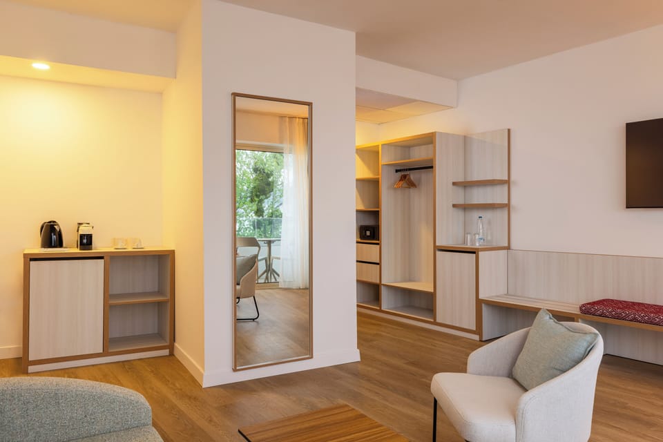 Suite, 1 Bedroom, Balcony, Sea View (My Favorite Club) | Living area