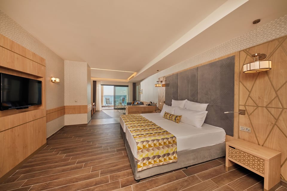 Minibar, in-room safe, soundproofing, iron/ironing board