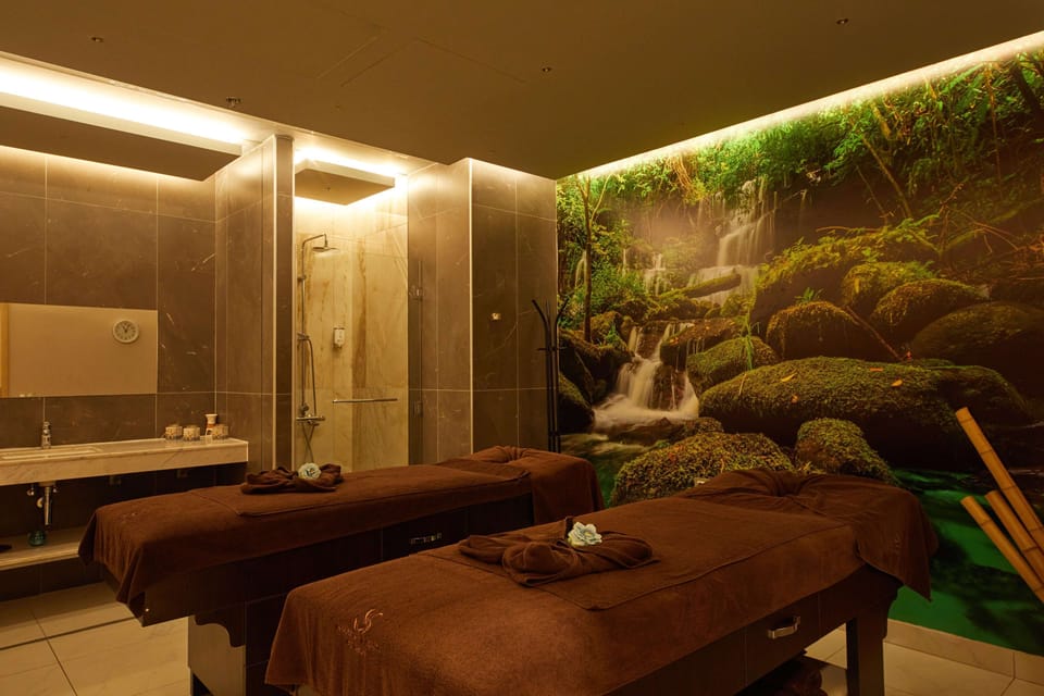 Sauna, hot tub, steam room, body treatments, deep-tissue massages