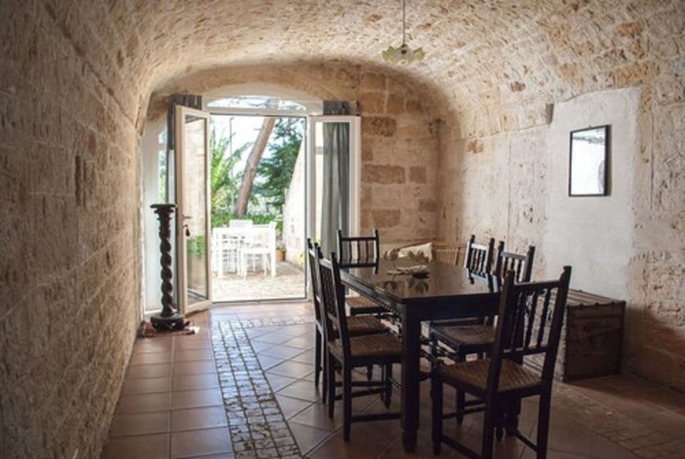 Exclusive Suite (Split Level) | Living area | Flat-screen TV