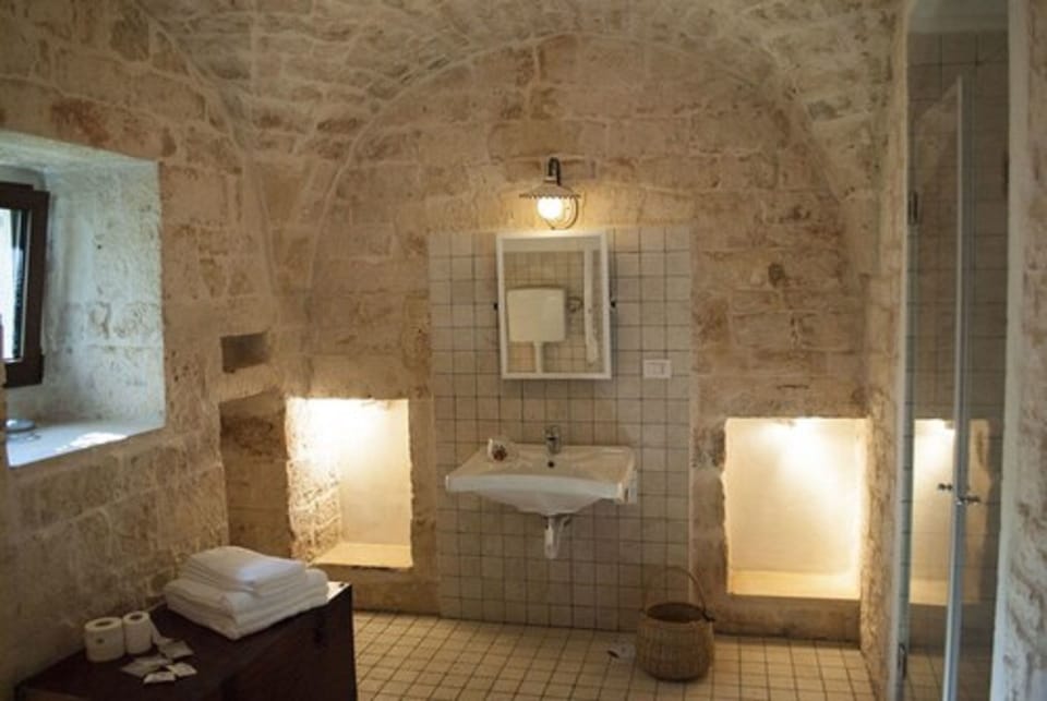 Superior Apartment, 2 Bedrooms | Bathroom | Shower, slippers, bidet, towels
