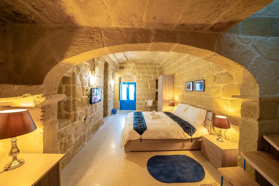 Family Suite | In-room safe, laptop workspace, free WiFi, bed sheets