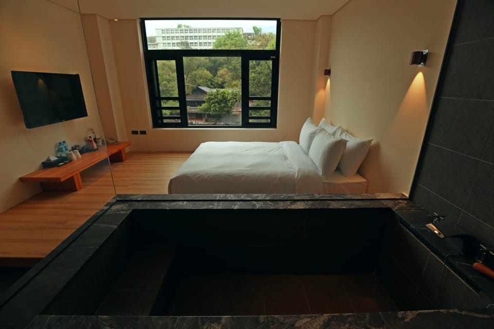 Down comforters, blackout drapes, free WiFi, bed sheets