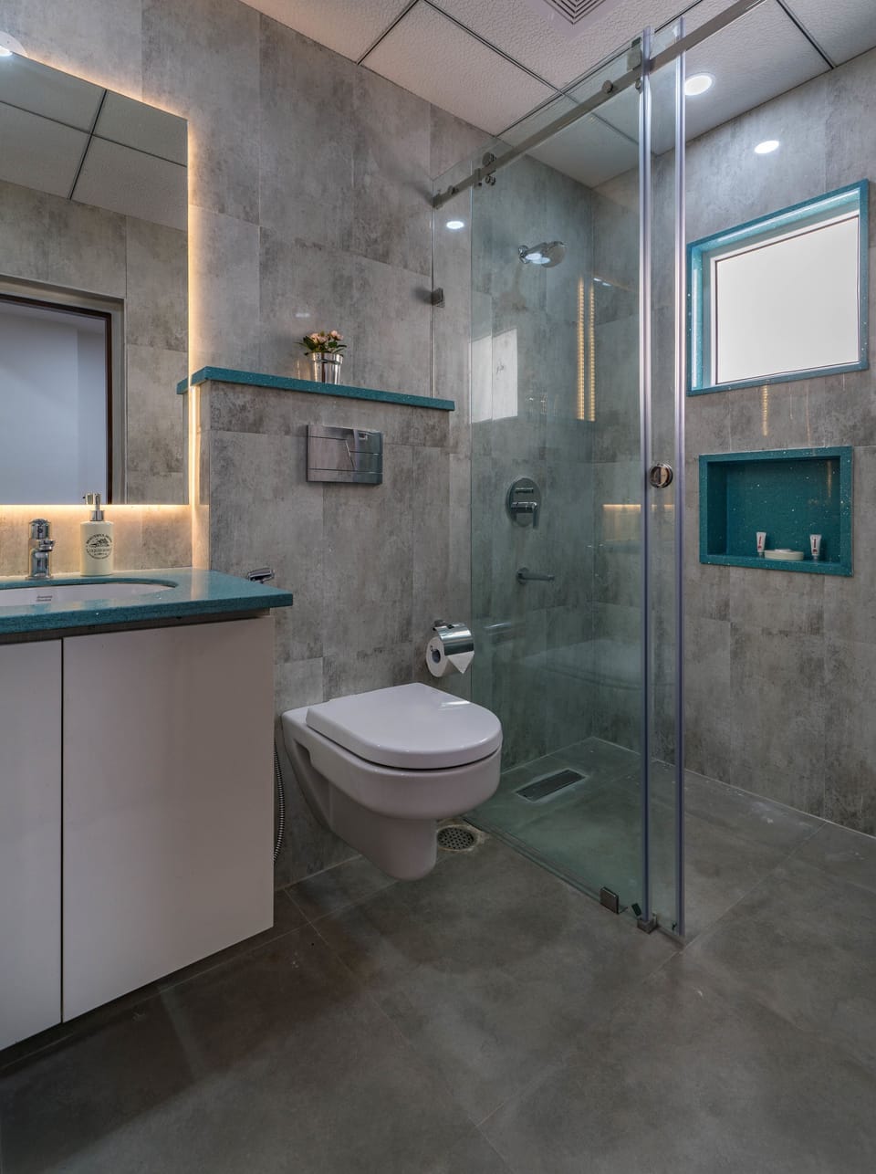 Studio Exclusive | Bathroom | Free toiletries, hair dryer, bidet, towels