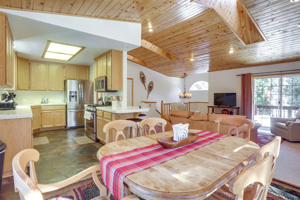Dining Area | Main Level