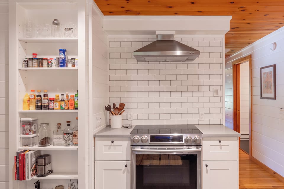 Electric range for easy, everyday cooking.