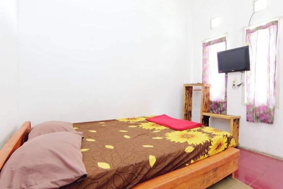 Standard Room | Desk, free WiFi