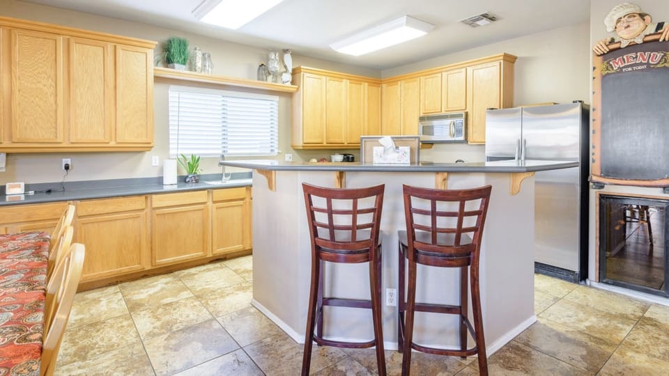 Kitchen island 