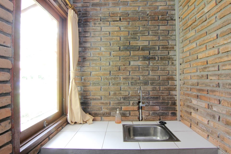 House, 5 Bedrooms | Desk, free WiFi, bed sheets