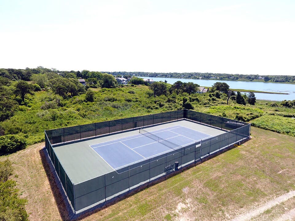 ownhome 25 has access to the property's private tennis court.