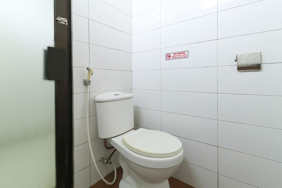 Standard Room | Bathroom | Shower, rainfall showerhead, towels