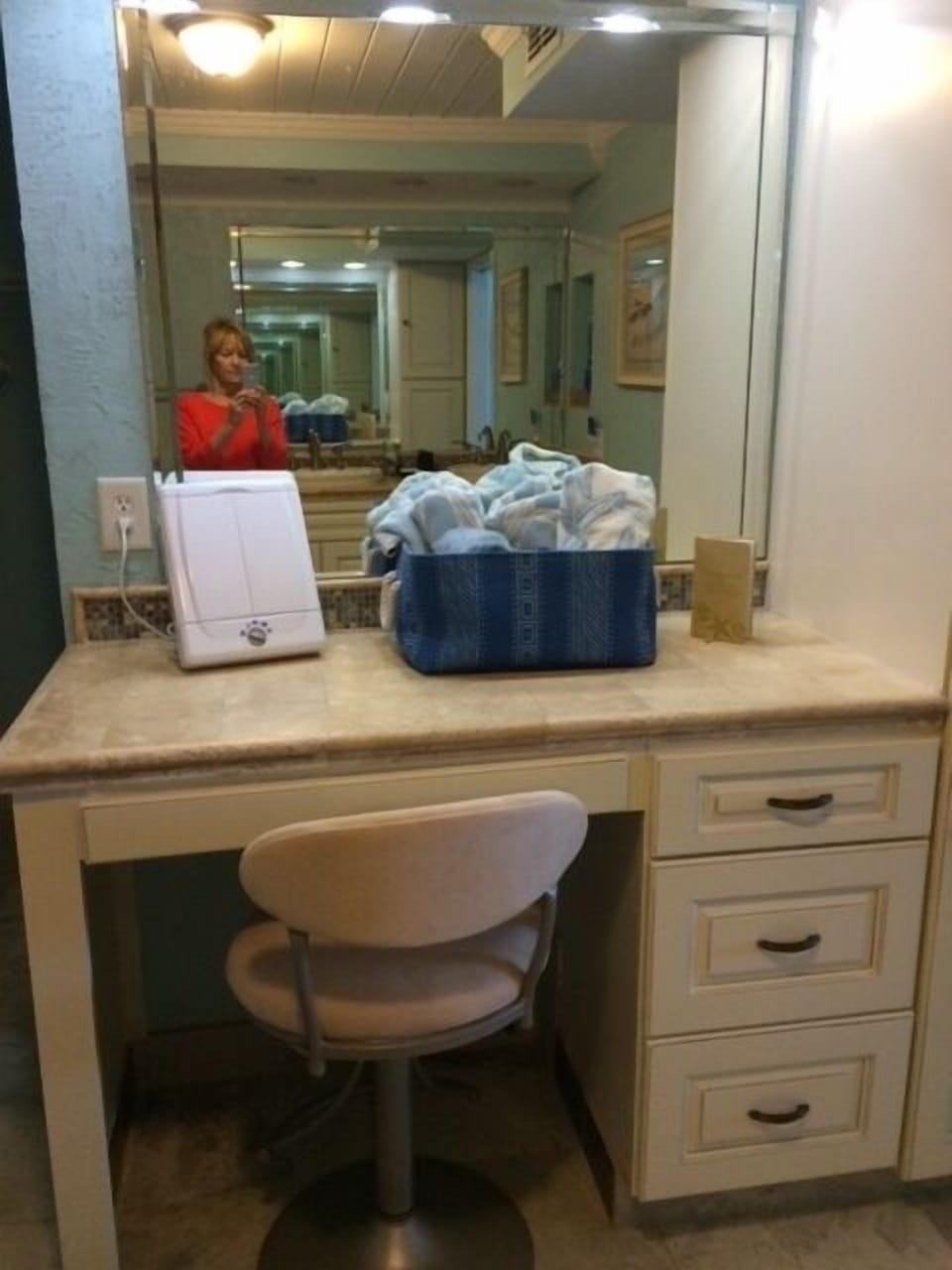 make up area master bath
