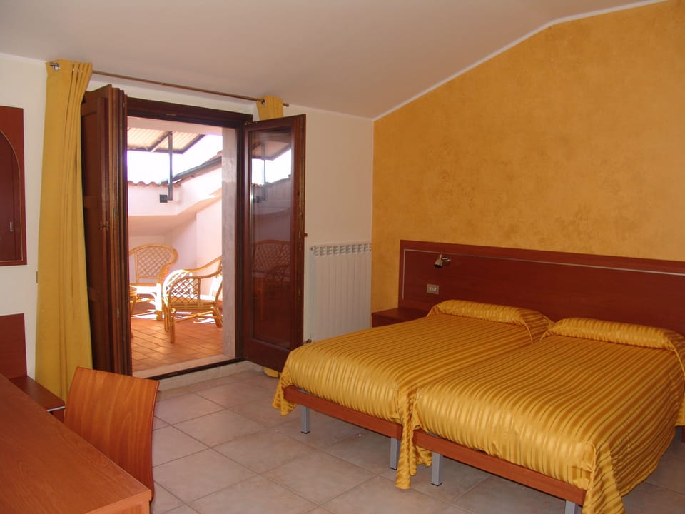 Business Twin Room, 2 Twin Beds, Kitchen, Valley View | Desk, laptop workspace, blackout drapes, soundproofing