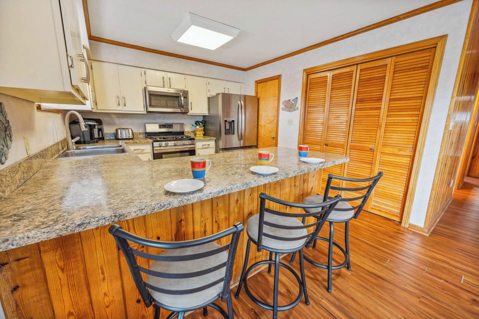 Surf or Sound Realty - 4 - Heart's Desire - Kitchen -2