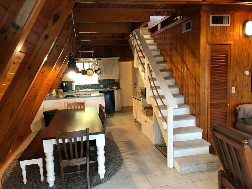 Dining room into kitchen