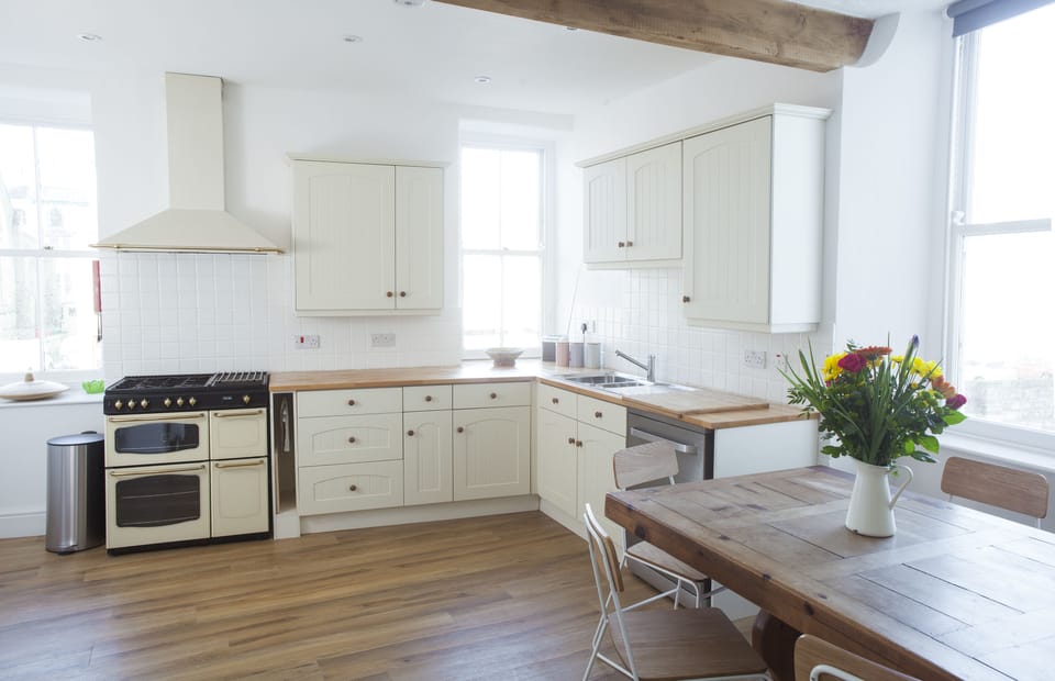 Cottage, 3 Bedrooms | Private kitchen | Fridge, microwave, oven, stovetop