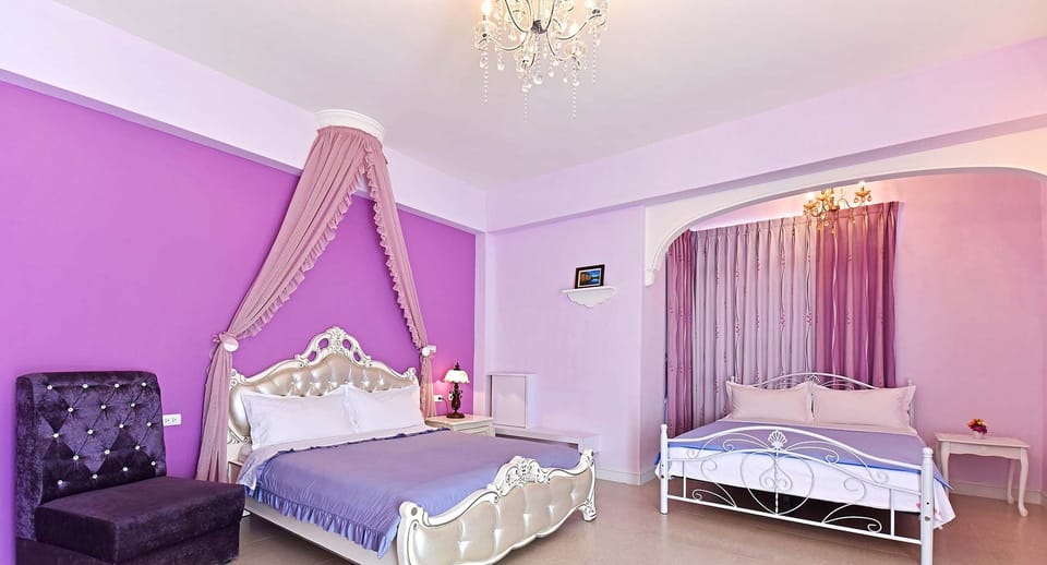 Deluxe Quadruple Room | Desk, blackout drapes, free WiFi, bed sheets