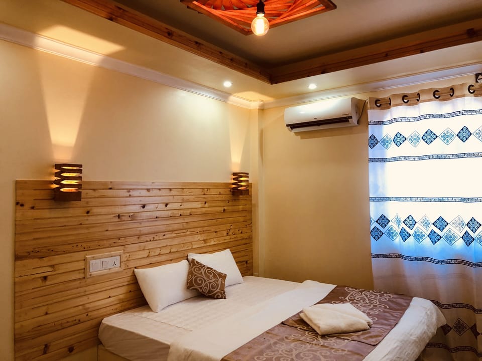 Minibar, desk, soundproofing, free WiFi