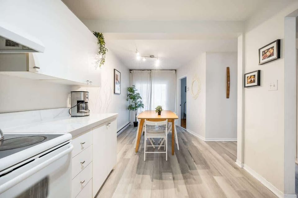 dining area in the kitchen -seat 8 persons