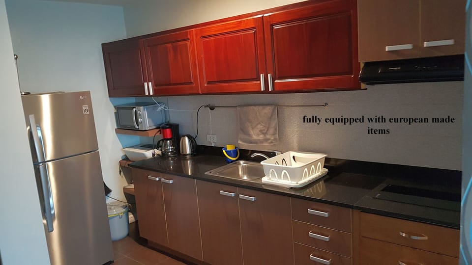 new Lux. 2BR condo-Beachaccess + 4 pools