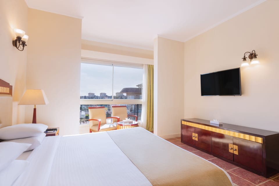 In-room safe, individually decorated, individually furnished, desk