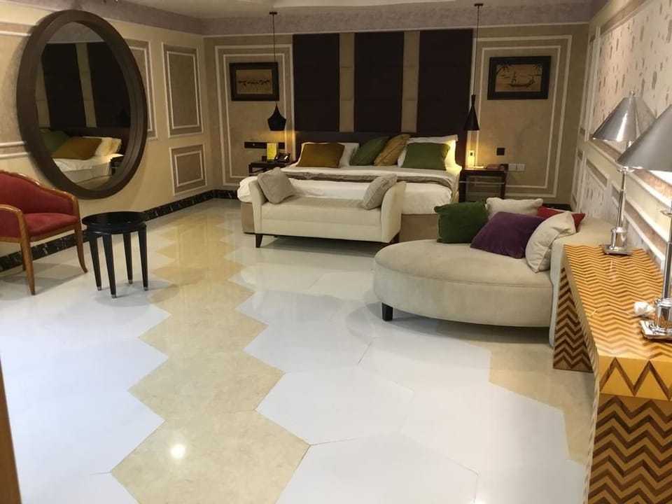 Presidential Room, City View | In-room safe, laptop workspace, soundproofing, WiFi (free)
